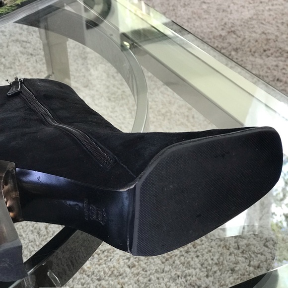 Black suede tortoise heel boots - Picture 3 of 4